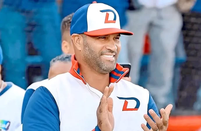 Estrellas Orientales le dan la bienvenida a Albert Pujols