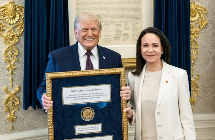 María Corina Machado entrega medalla del Nobel de la Paz a Donald Trump