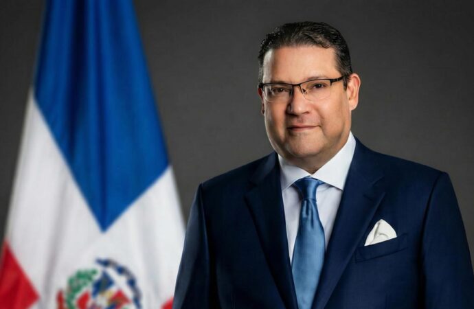 Presidente Abinader designa a Yayo e Ito con nuevos nombramientos en Industria y Comercio y MIVED mediante el Decreto 3-26