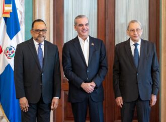 Presidente Abinader juramenta a Antoliano Peralta como ministro de Justicia y a Jorge Subero Isa como consultor jurídico