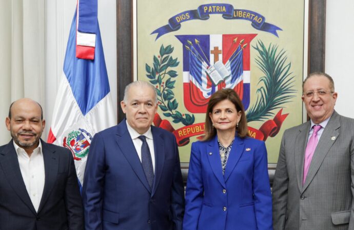 Raquel Peña juramenta a Pedro Urrutia como nuevo director de la DGII