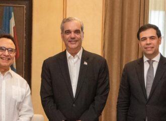 Presidente Abinader recibe a Michel Camilo y autoridades del Berklee College of Music