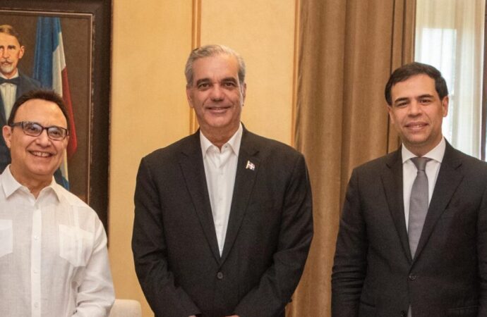 Presidente Abinader recibe a Michel Camilo y autoridades del Berklee College of Music