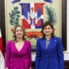 Raquel Peña posesiona a Gloria Reyes en el Ministerio de la Mujer
