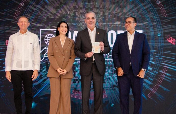 Dirección General de Pasaportes inicia implementación del nuevo pasaporte electrónico dominicano