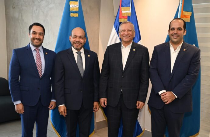 Aguilera juramenta a Luis Valdez como nuevo vicepresidente ejecutivo de Seguros Reservas