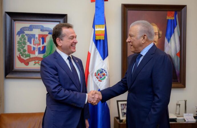 Ministro Andrés Bautista juramenta a Víctor Ito Bisonó al frente del Ministerio de Vivienda