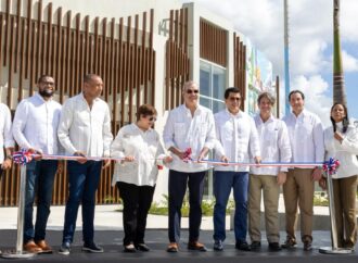 Presidente Luis Abinader y Ministro de Turismo, David Collado inauguran la Plaza Multiuso Seibana para impulsar el turismo y la cultura