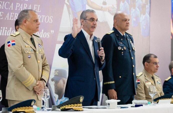 Presidente Abinader encabeza graduación y toma juramento de nuevos agentes de la sexta promoción del Cuerpo Especializado en Seguridad Aeroportuaria y Aviación Civil
