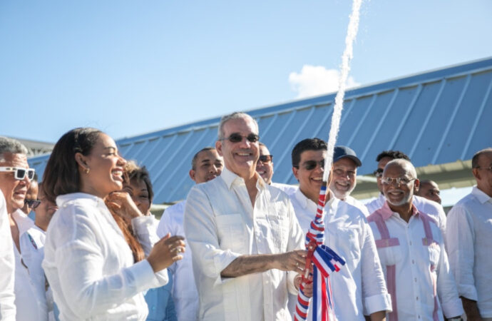 Presidente Luis Abinader entrega ampliación histórica del acueducto Barrera de Salinidad