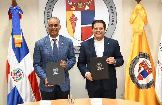Energía y Minas y la Pucmm impulsan formación especializada para fortalecer el conocimiento periodístico del sector minero