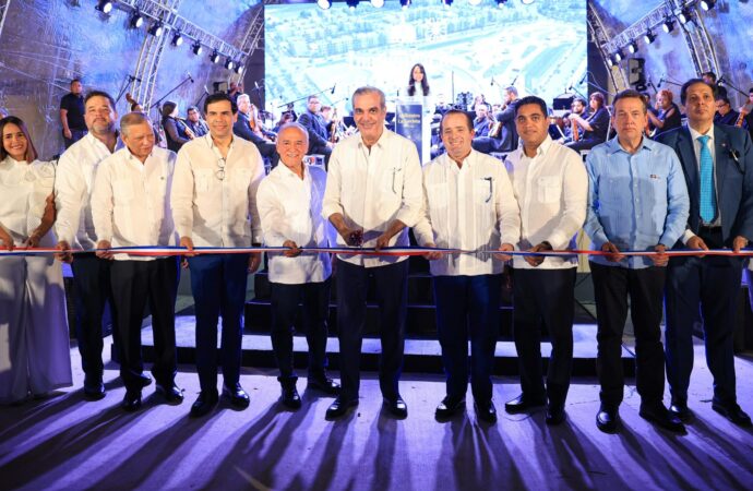 Presidente Abinader inaugura anfiteatro La Gaviota en Ciudad Juan Bosch