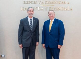 Hacienda y FIBA firman acuerdo que fortalece la lucha contra el lavado de activos en el sector de juegos de azar