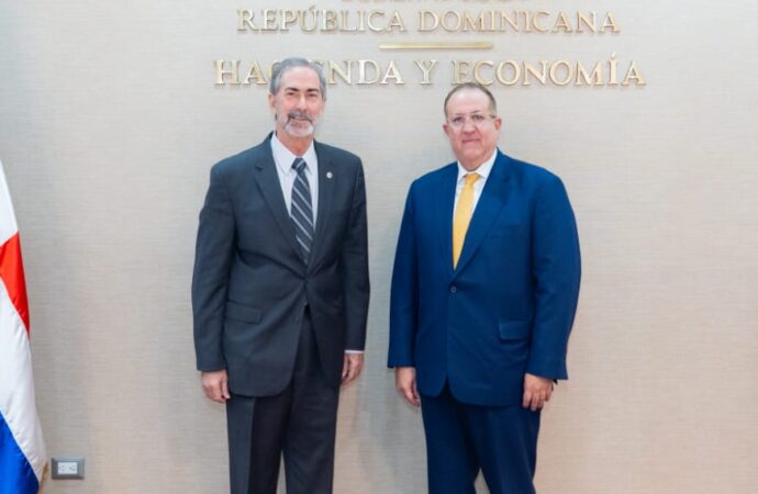 Hacienda y FIBA firman acuerdo que fortalece la lucha contra el lavado de activos en el sector de juegos de azar