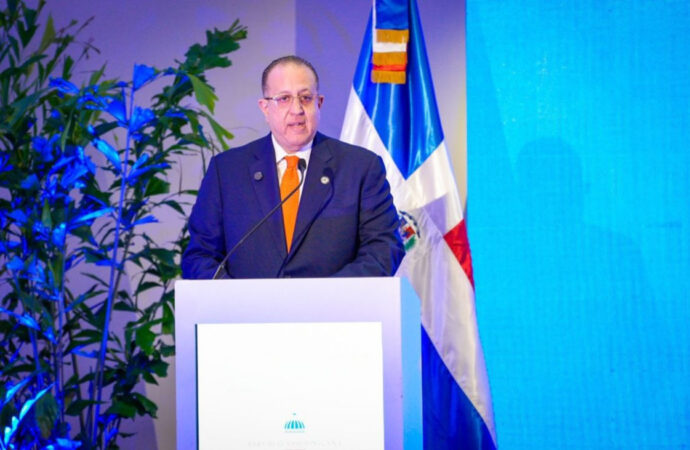 Ministro Magín Díaz asegura que el Gobierno prioriza medidas para mitigar impacto en el país por la crisis en Irán
