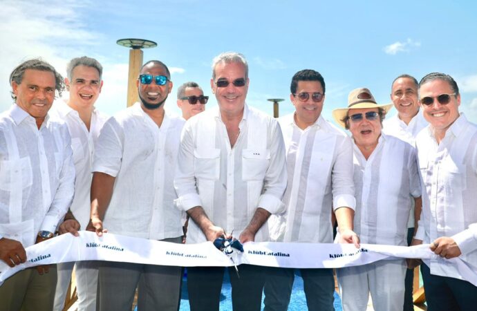 Presidente Abinader deja iniciados los trabajos del club de playa e inaugura muelle turístico del Atelón en isla Catalina