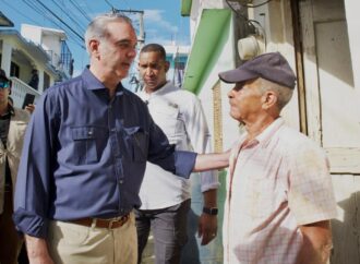 Presidente Abinader visita zonas impactadas por inundaciones en Gaspar Hernández y ordena intervención integral y compensaciones para afectados