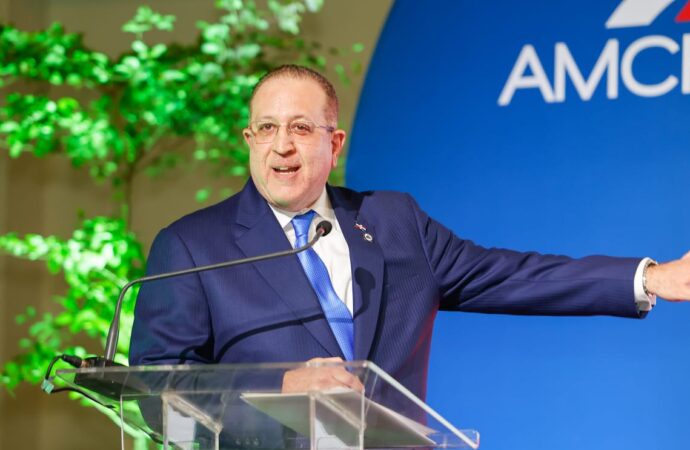 Almuerzo Amchamdr: Magín Díaz destaca el firme compromiso del Gobierno para potenciar el crecimiento económico