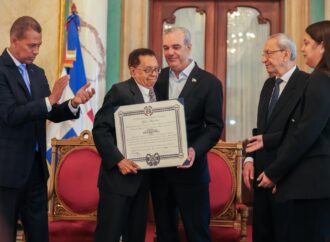 Presidente Abinader concede condecoración póstuma al periodista Orlando Martínez Howley con la Orden del Mérito Duarte, Sánchez y Mella