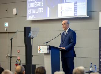 Presidente Abinader reafirma la integridad como eje estratégico del Estado en Foro Global Anticorrupción en París