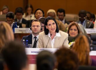 Primera dama Raquel Arbaje expone en Washington sobre los avances del país en tecnología educativa