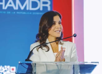 Embajadora de EEUU Leah Campos anuncia reapertura de su oficina de la DEA en RD