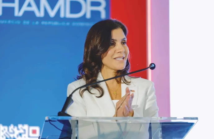 Embajadora de EEUU Leah Campos anuncia reapertura de su oficina de la DEA en RD