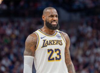 A sus 41 años LeBron tendrá que cargar con los Lakers ante ausencias de Doncic y Reaves