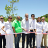 Presidente Abinader entrega nueva plaza de vendedores en playa de Sosúa