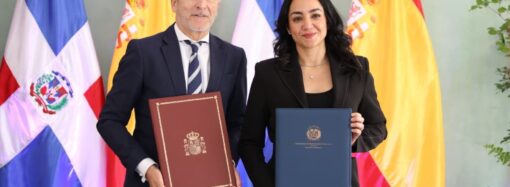 Ministra de Interior y Policía, Faride Raful firma acuerdo con España para fortalecer la lucha contra la delincuencia organizada