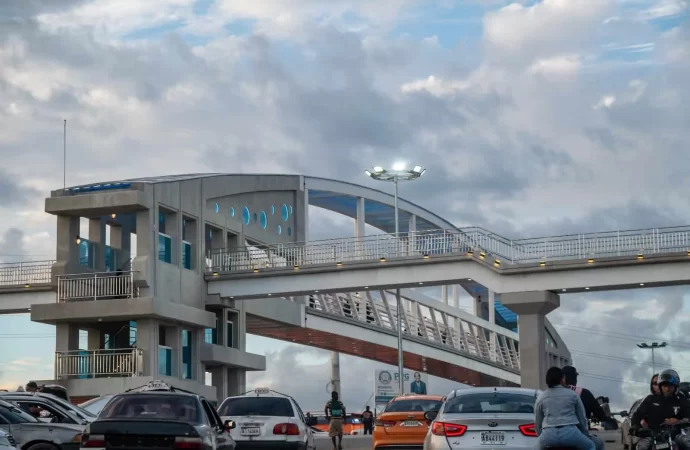 Ya está funcionando el peatonal del km 9 que incluye dos ascensores