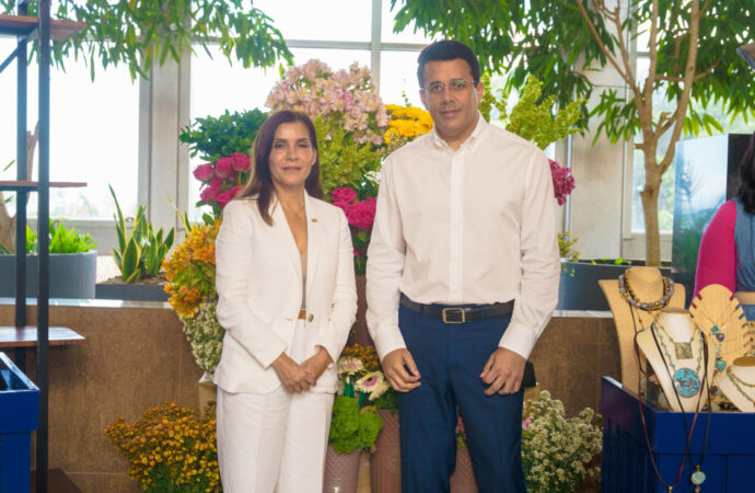 Ministro Collado recibe visita de la embajadora de los Estados Unidos, Leah Campos