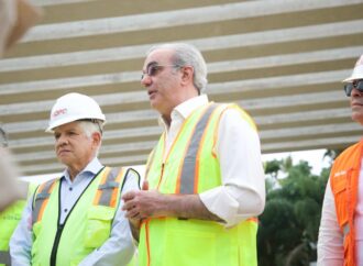 Presidente Abinader supervisa avances en la construcción de la avenida República de Colombia