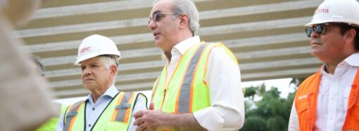 Presidente Abinader supervisa avances en la construcción de la avenida República de Colombia