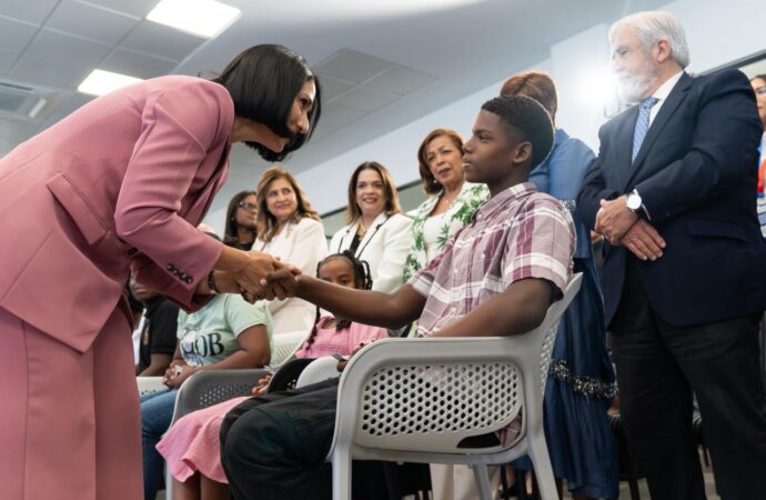Primera Dama y juez presidente de la SCJ dialogan con niños, niñas y adolescentes sobre el futuro de la justicia
