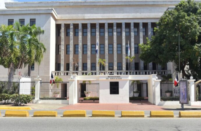 Ministerio de Educación suspende docencia en Puerto Plata por alerta roja y hace llamado a tomar medidas preventivas en zonas vulnerables
