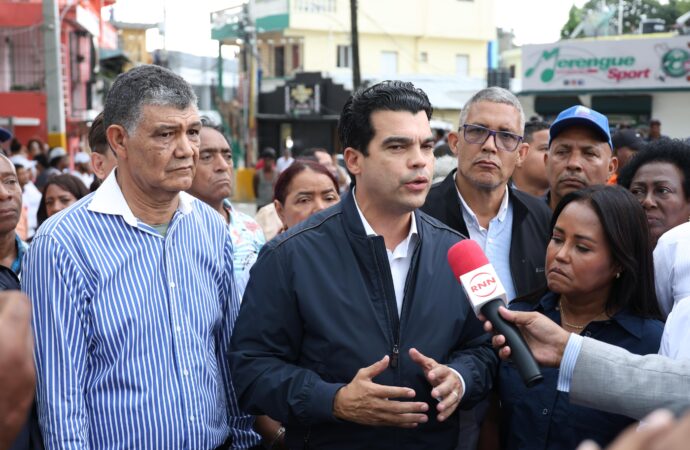 Wellington Arnaud realiza recorrido sector de Herrera para llevar soluciones ante daños por lluvias