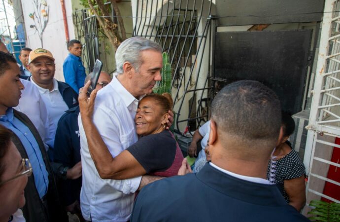 Presidente Abinader junto a Carolina Mejía supervisa zonas vulnerables por lluvias y ordena solución definitiva a laguna en Los Platanitos