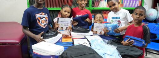 INABIE entrega útiles escolares a estudiantes afectados por lluvias