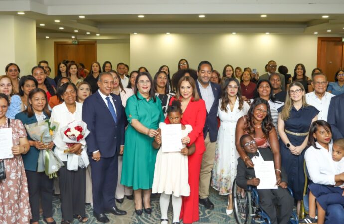 Supérate lidera alianza para graduar primer grupo de madres y padres en cuidados y apoyo a personas con discapacidad