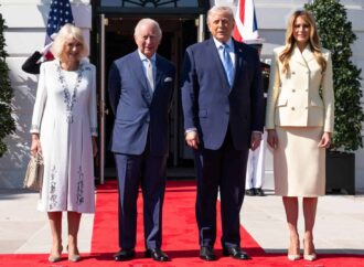 Trump recibe a Carlos III para tomar el té y le muestra la nueva colmena de la Casa Blanca