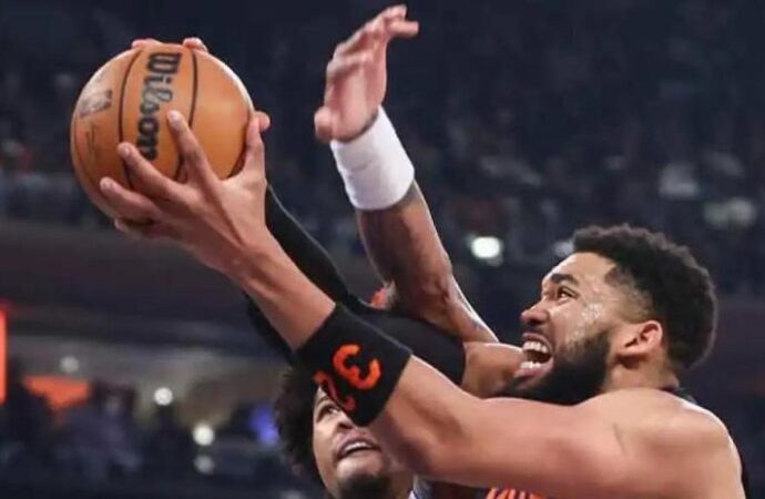El dominicano Karl Towns realiza un doble-doble y los Knicks superan a los Sixers