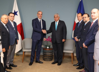 Presidente Abinader sostiene encuentro con líderes empresariales panameños para ampliar oportunidades de inversión