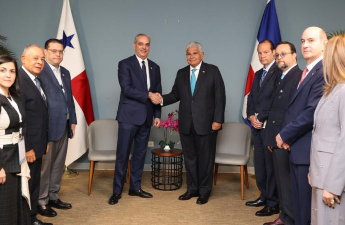 Presidente Abinader sostiene encuentro con líderes empresariales panameños para ampliar oportunidades de inversión
