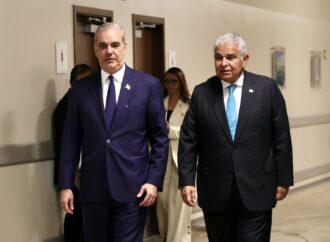 Presidente Abinader se reúne con su homólogo panameño, José Raúl Mulino