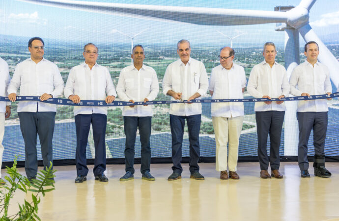 Presidente Abinader participa en inauguración de la central Esperanza Renovable de EGE Haina