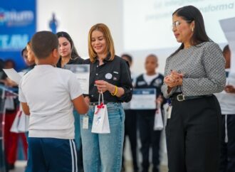 DA imparte charla sobre el valor de la integridad a estudiantes Loyola