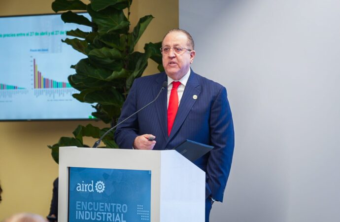 Magín Díaz: “Gobierno enfrenta crisis con responsabilidad fiscal y sensibilidad social”