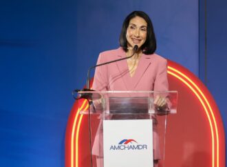 Primera dama Raquel Arbaje resalta las alianzas y la corresponsabilidad como claves para el desarrollo en almuerzo de AMCHAMDR