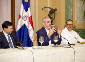 Presidente Luis Abinader reafirma respaldo a la clase artística y escucha propuestas del sector cultural